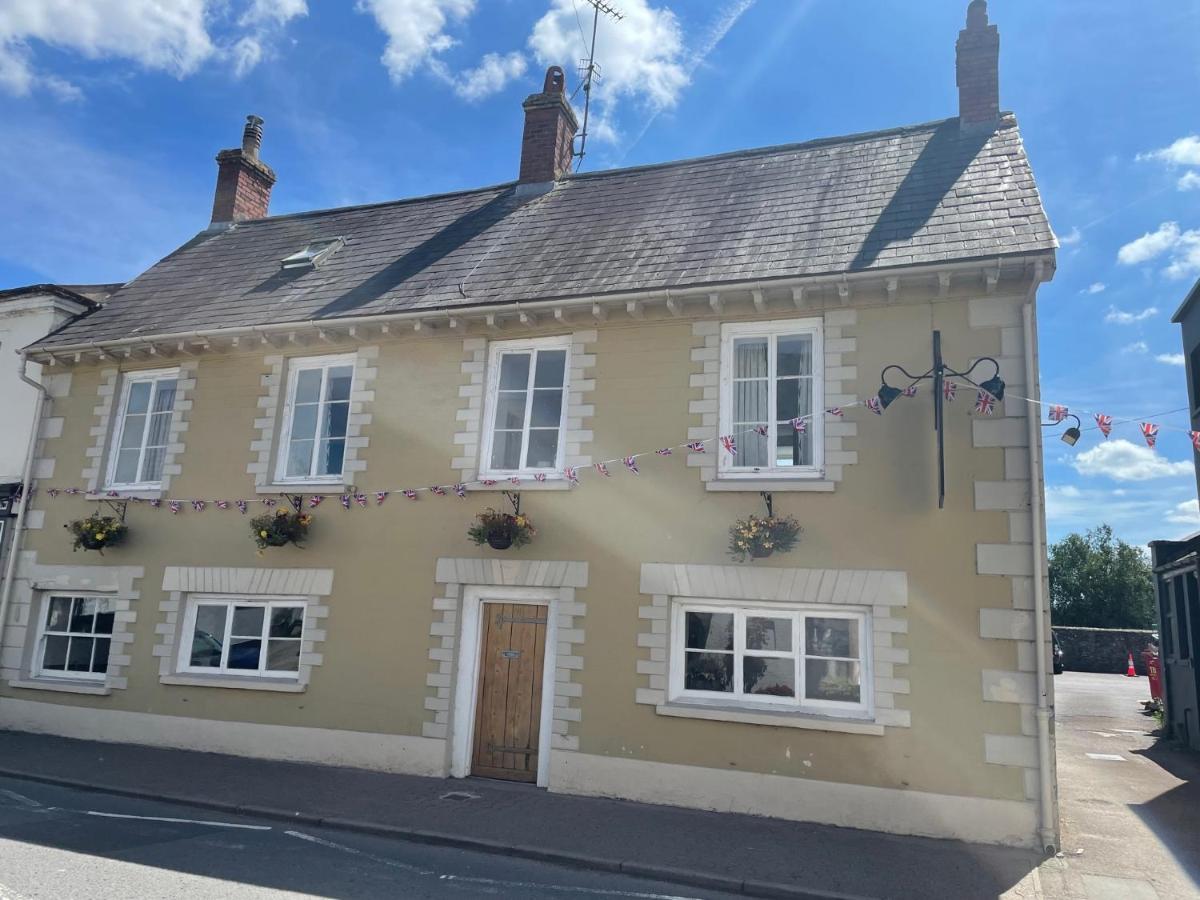 Alfred Russel Wallace Restaurant With Rooms Usk Exterior photo